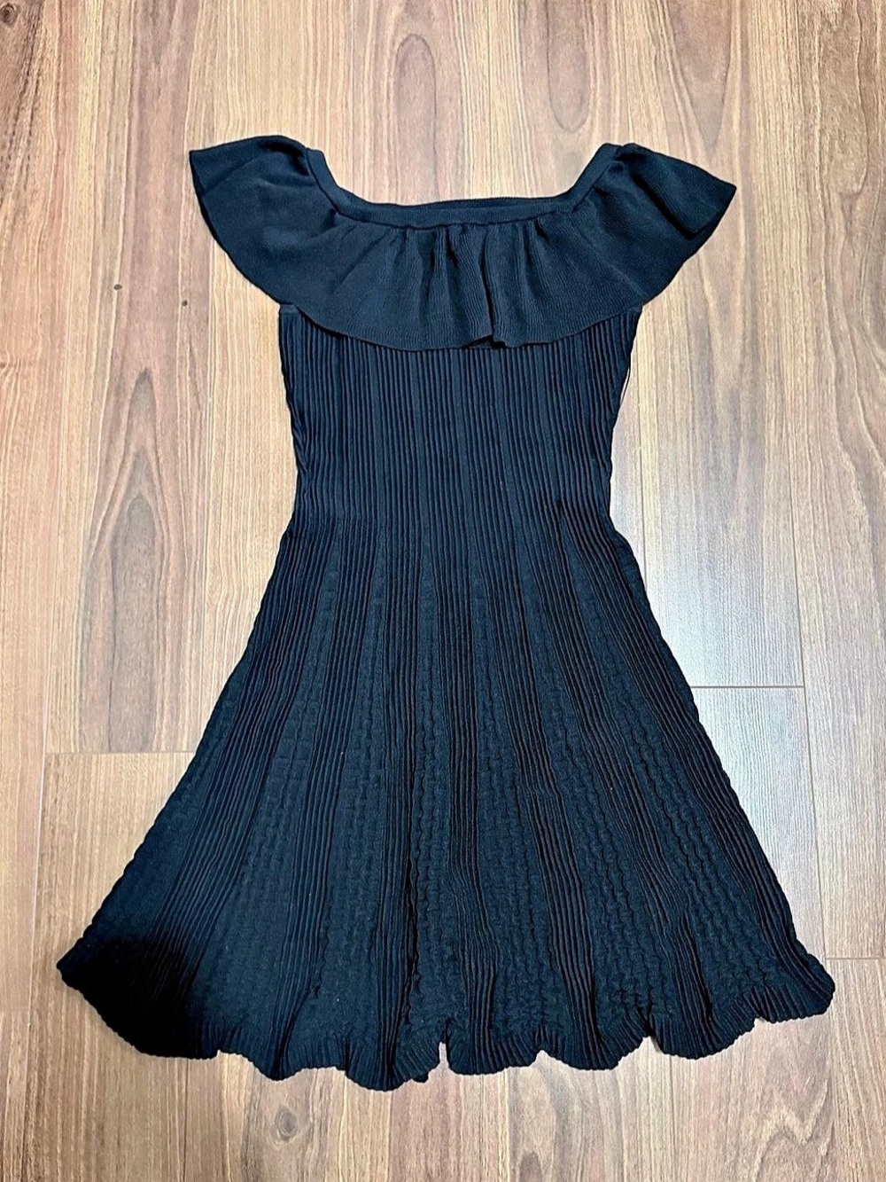 Zara Ruffled Mini Dress in Black Size Medium Like New